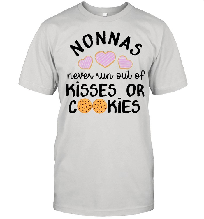 Nonnas Never Run Out Of Kisses Or Cookies shirt Classic Men's T-shirt