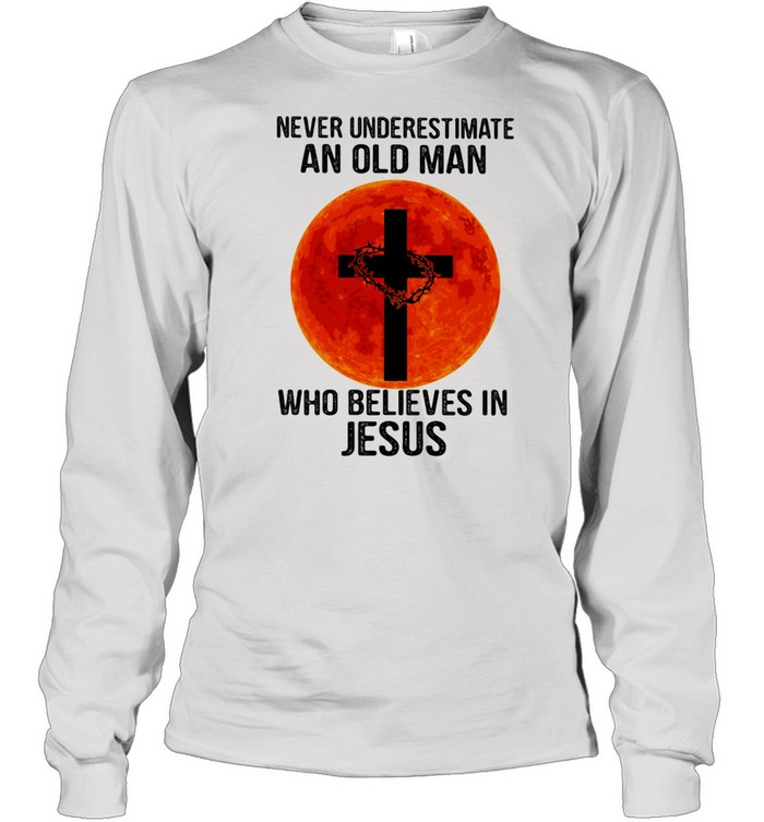 Never Underestimate An Old Man Who Believes In Jesus Blood Moon  Long Sleeved T-shirt