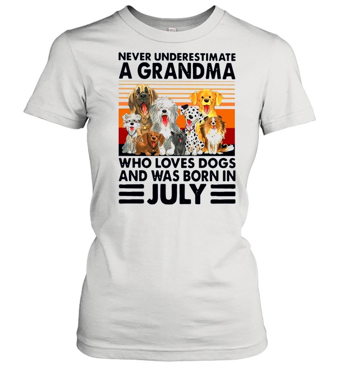 Never Underestimate A Grandma Who Loves Dogs And Was Born In July Vintage  Classic Women's T-shirt