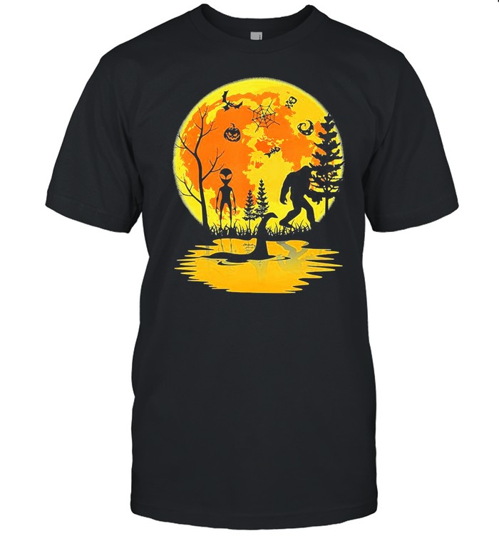 Bigfoot With Alien Loch Ness Monster Halloween T-Shirt