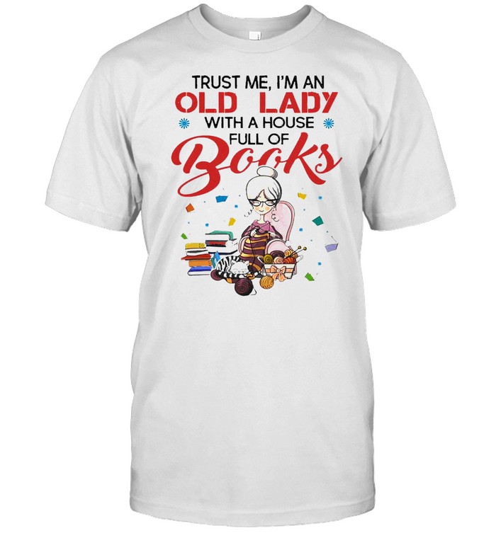 Trust me i’m an old lady with a house full of books shirt Classic Men's T-shirt