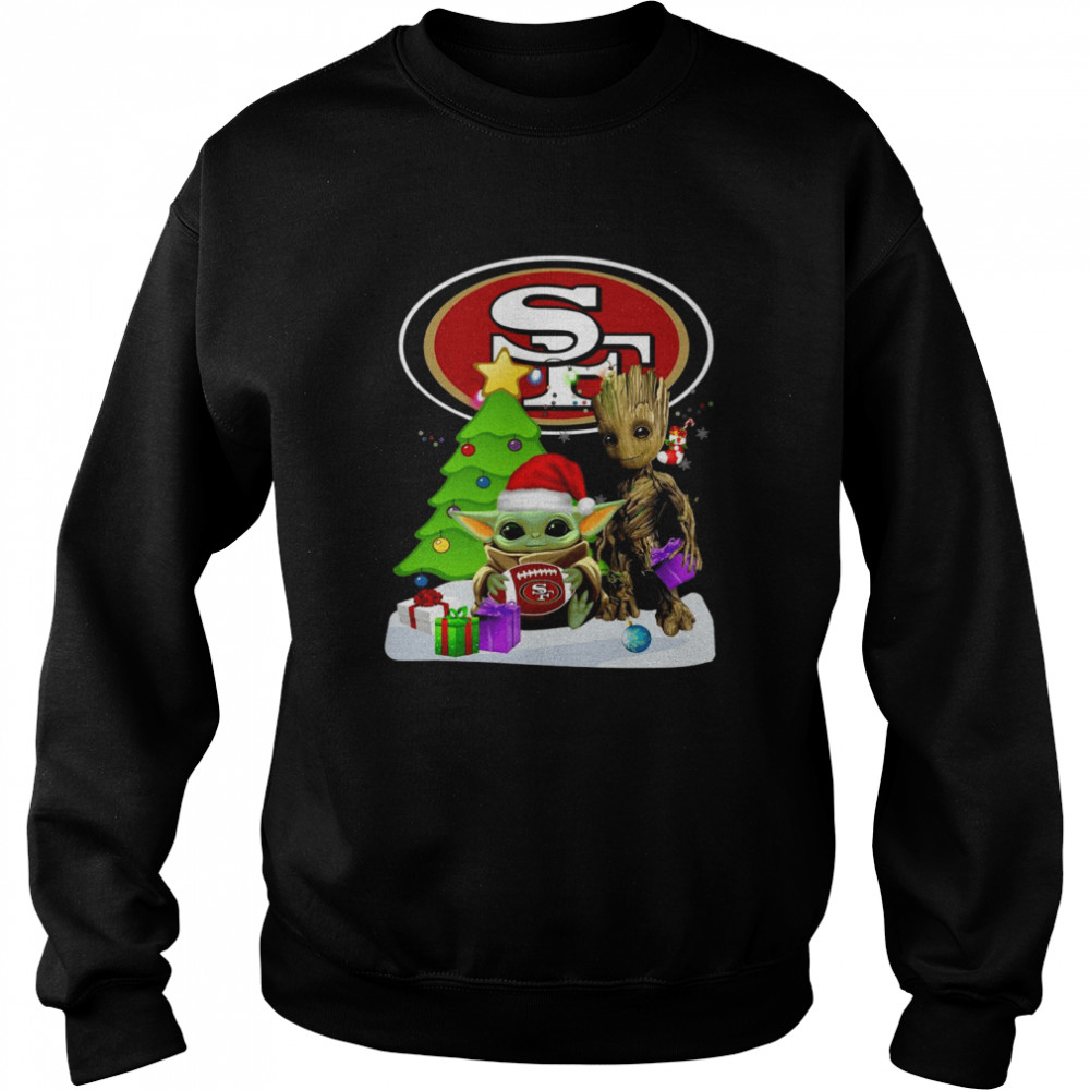 santa Bigfoot and Baby Yoda hug San Francisco 49ers Snow Christmas Tree shirt Unisex Sweatshirt