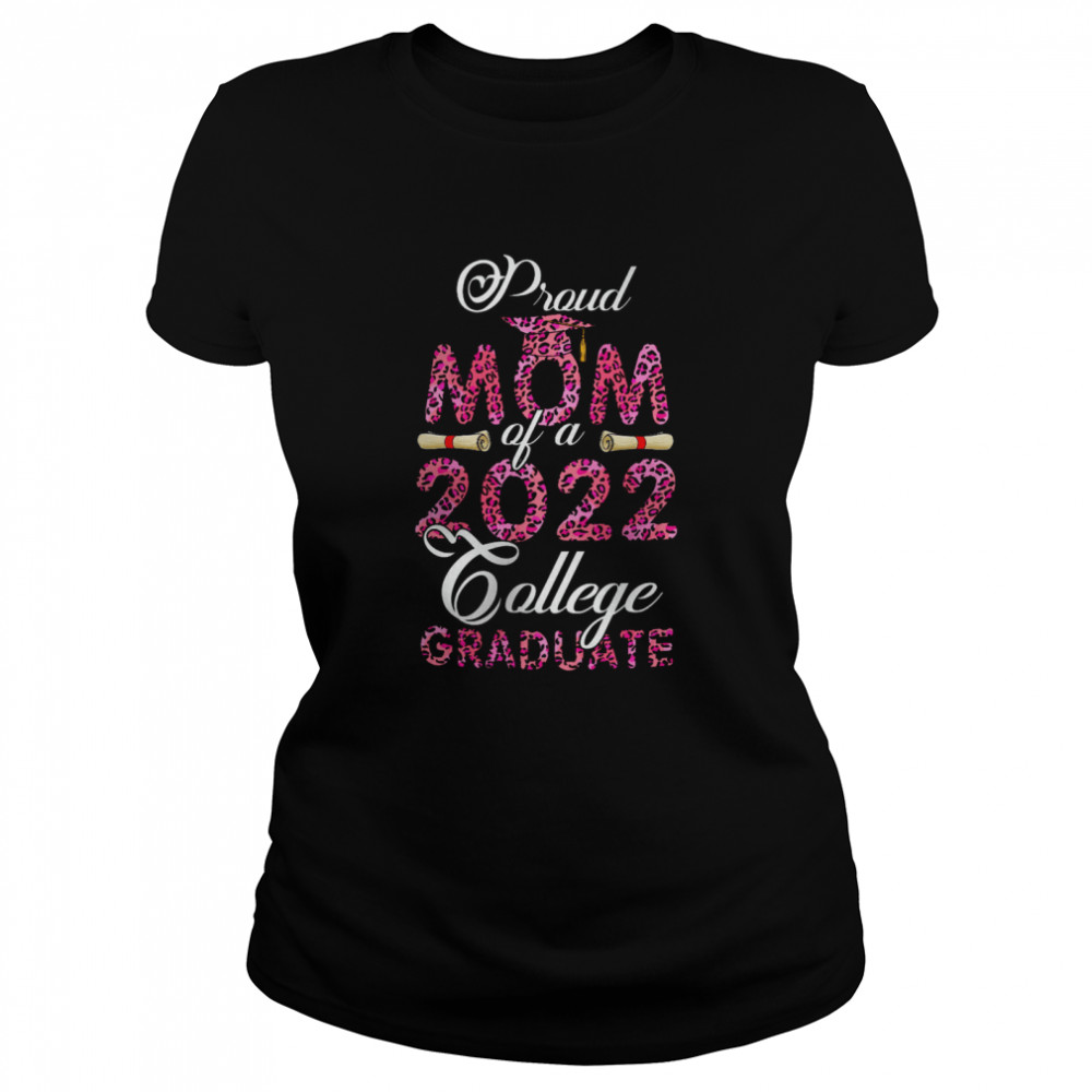 Proud Mom Of A 2022 College Graduate Mother's Day Leopard Plaid Graduation Classic Women's T-shirt