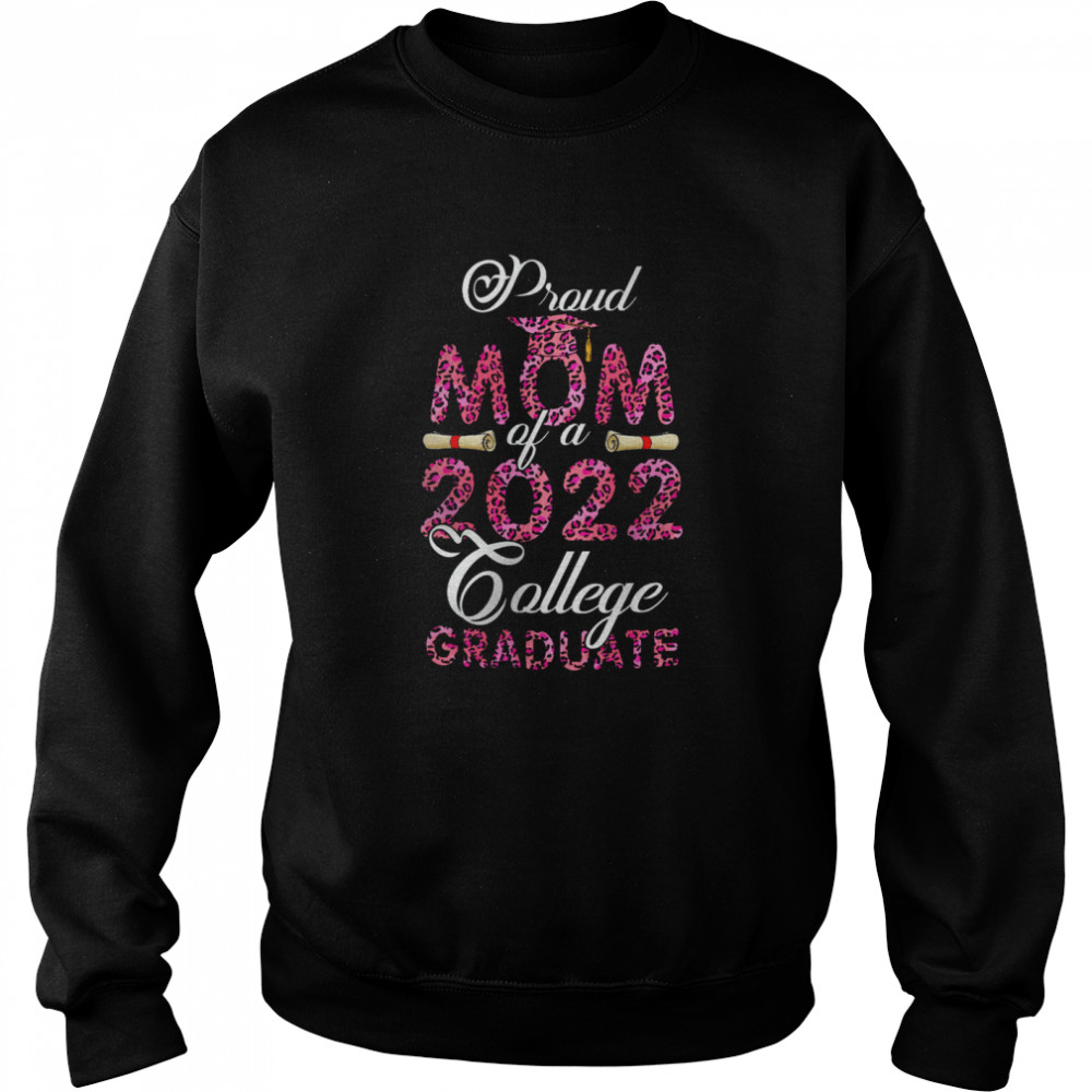 Proud Mom Of A 2022 College Graduate Mother's Day Leopard Plaid Graduation Unisex Sweatshirt