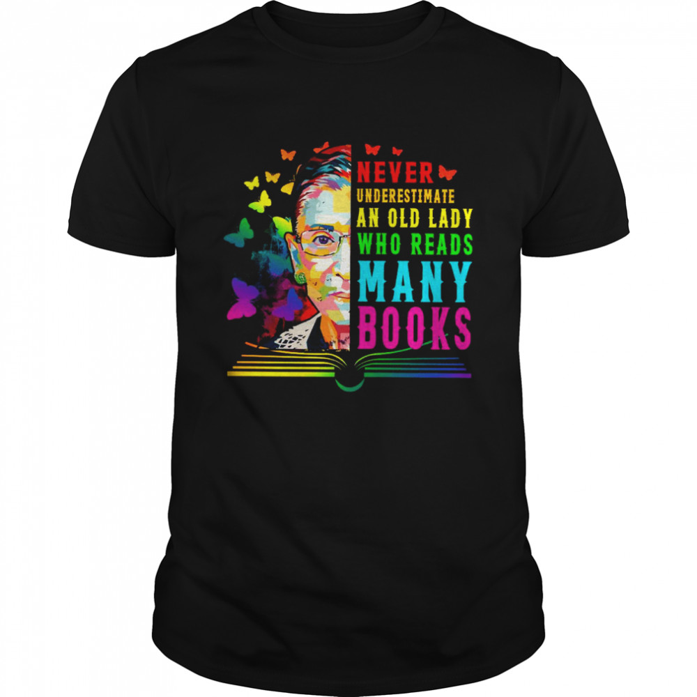 Never Underestimate An Old Lady Who Reads Many Books  Classic Men's T-shirt