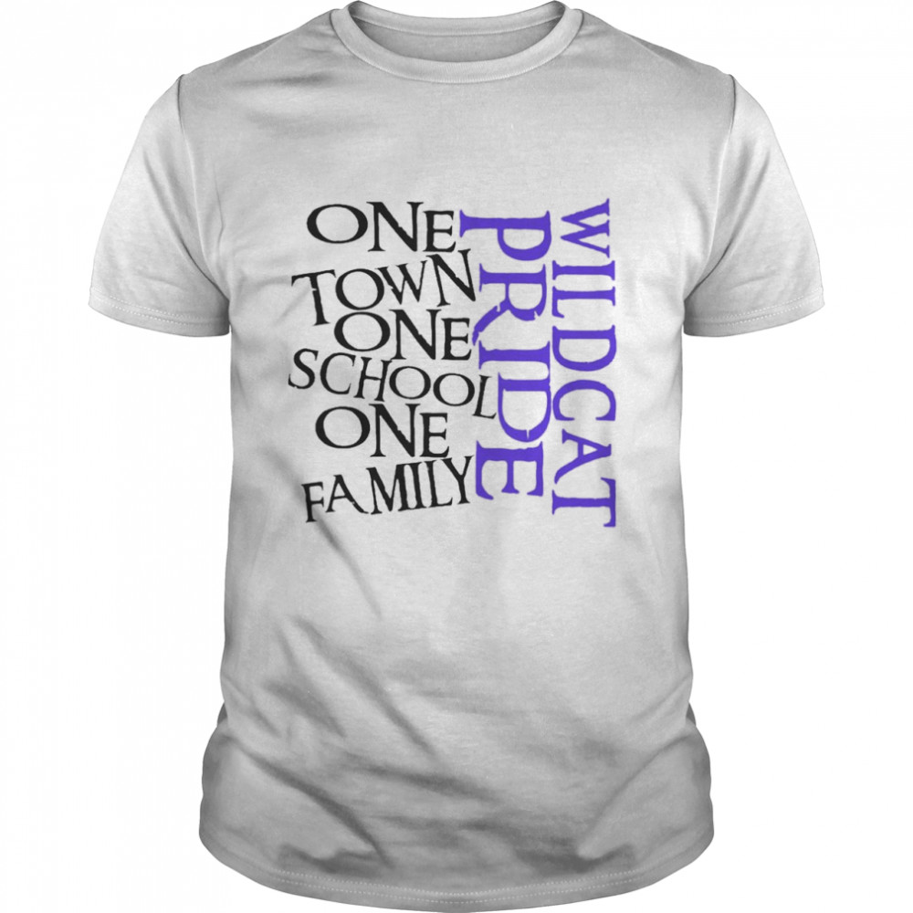 One Town One School One Family Wildcat Pride  Classic Men's T-shirt