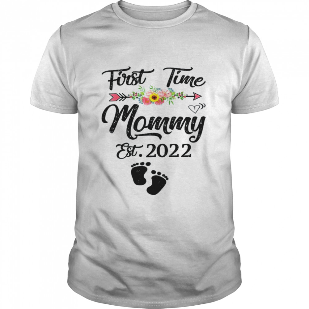 Womens First Time Mommy Est 2022 Soon To Be Mom New Mommy Pregnancy Shirt
