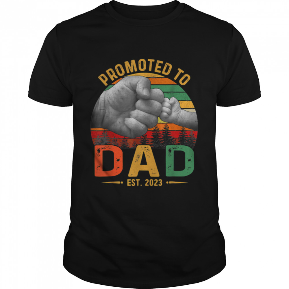 Promoted To Dad 2023 First Time Fathers Day New Dad Gifts T-Shirt B0B1Zv1Kz2
