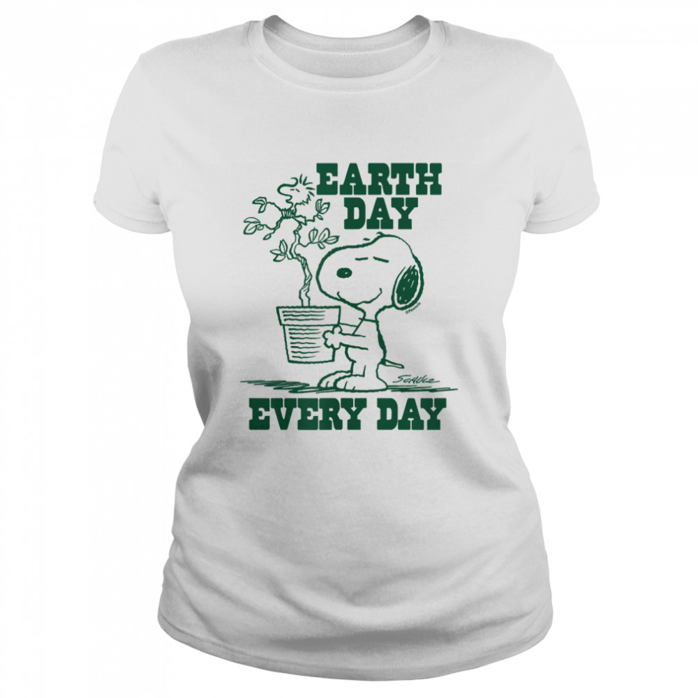 Peanuts - Snoopy Earth Day Every Day T- Classic Women's T-shirt