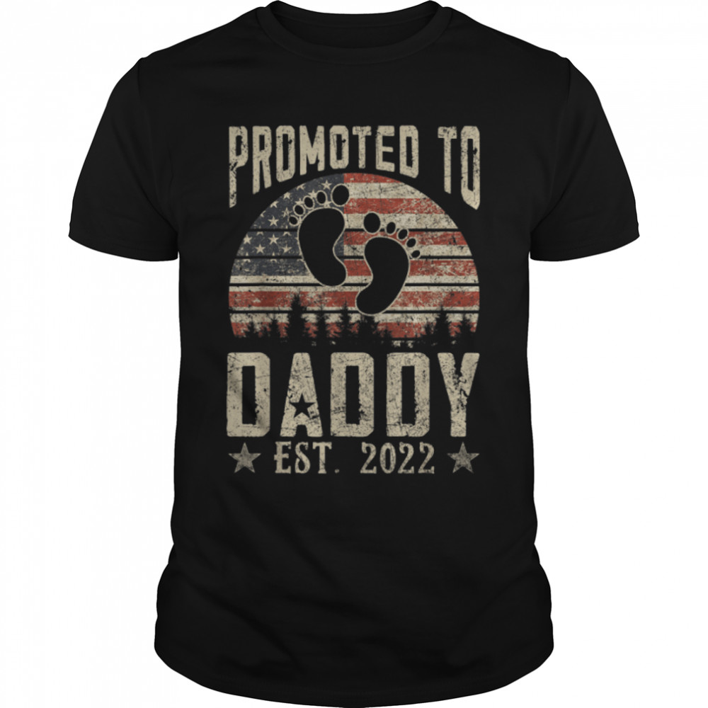 Mens Promoted To Daddy 2022 First Time Fathers Day New Dad Gifts T-Shirt B0B41L4S1R