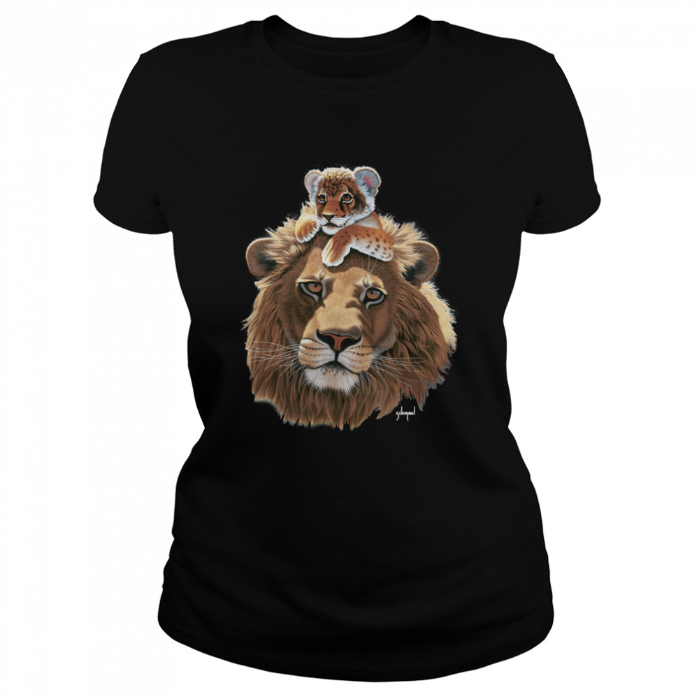 Proud Father Lion And Lion Cub Male Lion Graphic Classic T- Classic Women's T-shirt