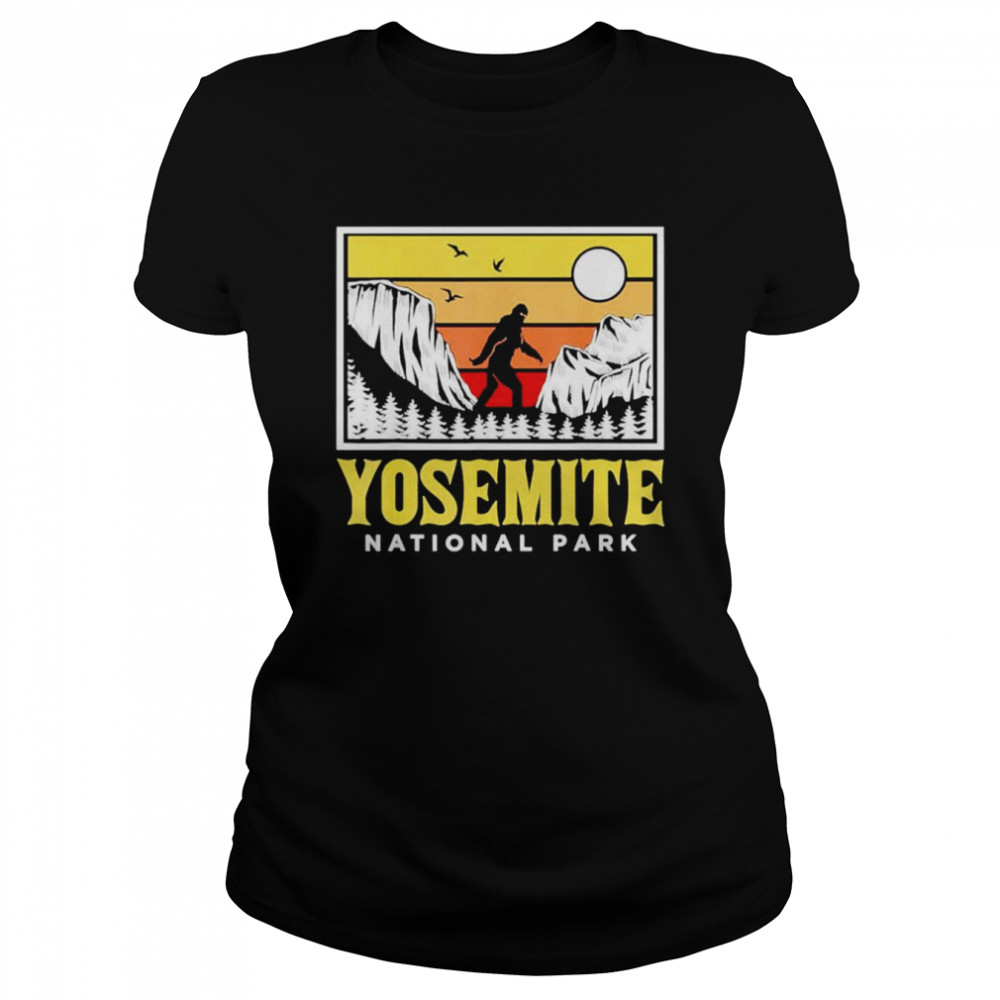 Yosemite National Park US Bigfoot Sasquatch Yeti vintage shirt Classic Women's T-shirt