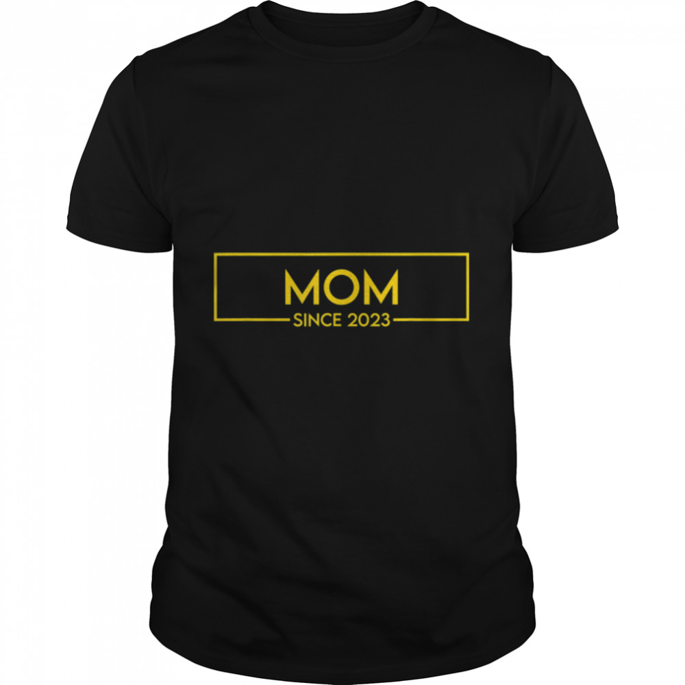 Promoted To Mom Est 2023 T- B0B7F26Q5D Classic Men's T-shirt