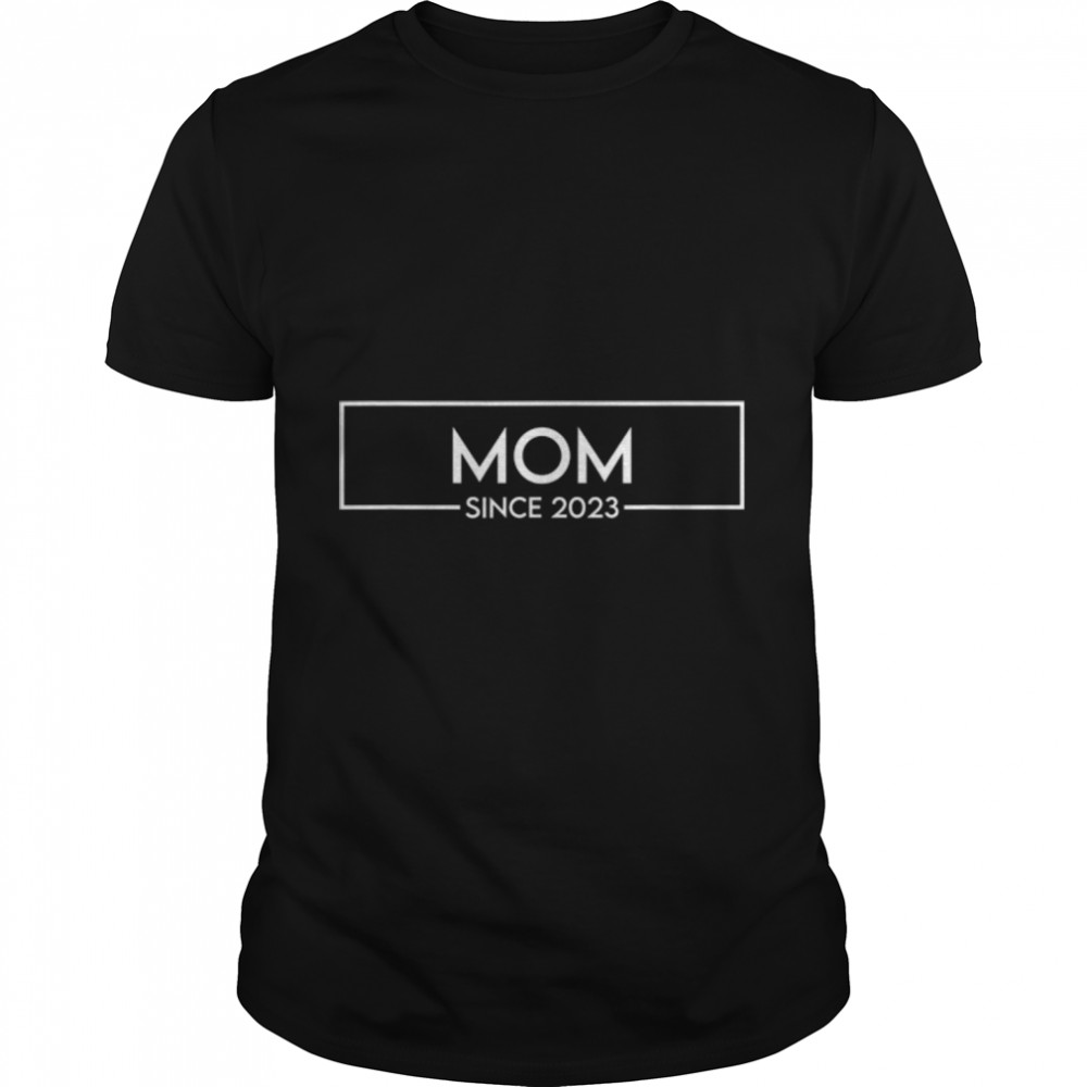 Promoted To Mom Est 2023 T- B0B7F2G4LG Classic Men's T-shirt