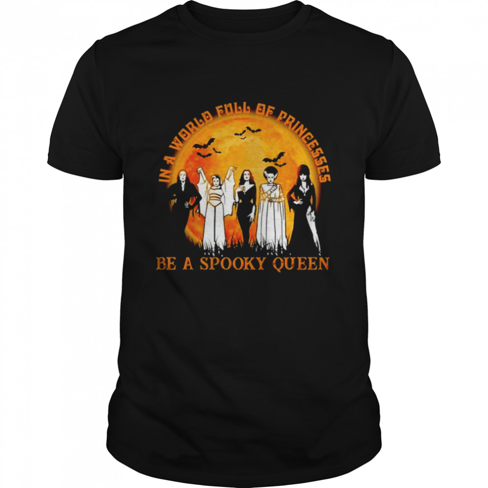 In a world full of princesses be a spooky queen halloween shirt Classic Men's T-shirt