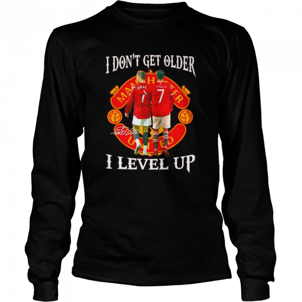 Cristiano Ronaldo I don’t get older I level up signature shirt 6 Cristiano Ronaldo I don’t get older I level up signature shirt Long Sleeved T-shirt