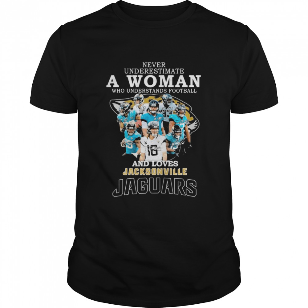 Never underestimate a Woman understands football and loves Jacksonville Jaguars signatures shirt Classic Men's T-shirt