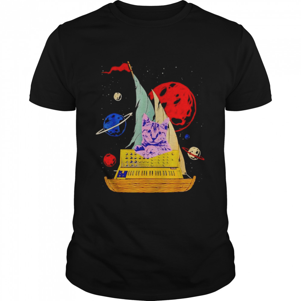 Cat on synthesizer in space shirt Classic Men's T-shirt