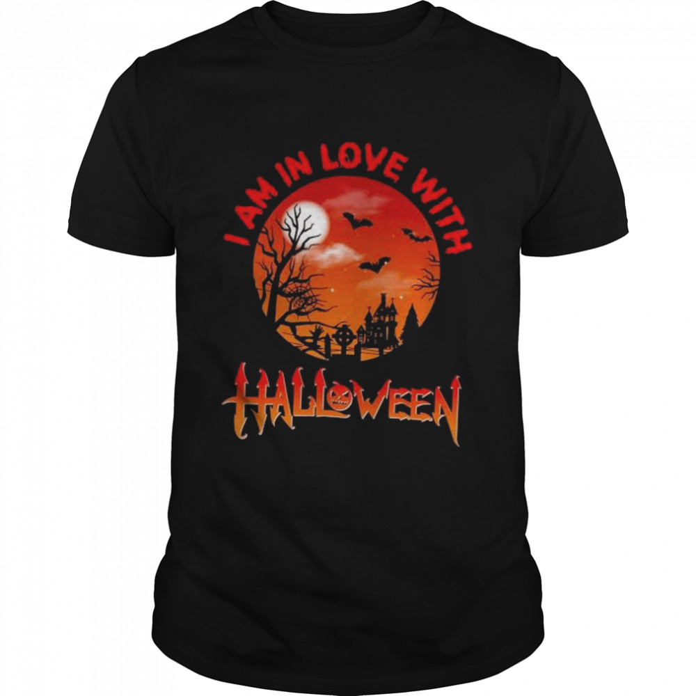 I am in love with halloween 2022 shirt Classic Men's T-shirt