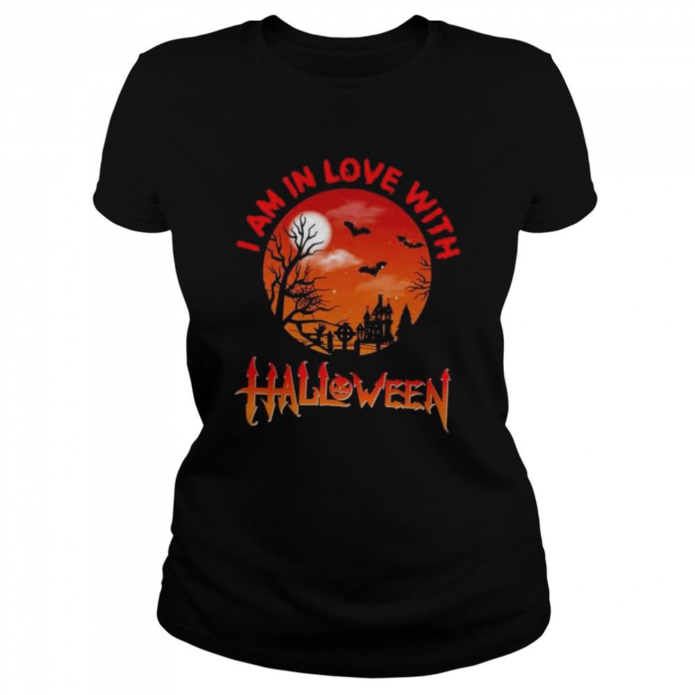 I am in love with halloween 2022 shirt Classic Women's T-shirt