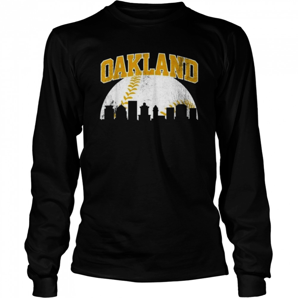 Vintage Oakland Skyline City Gameday Retro Long Sleeved T-shirt