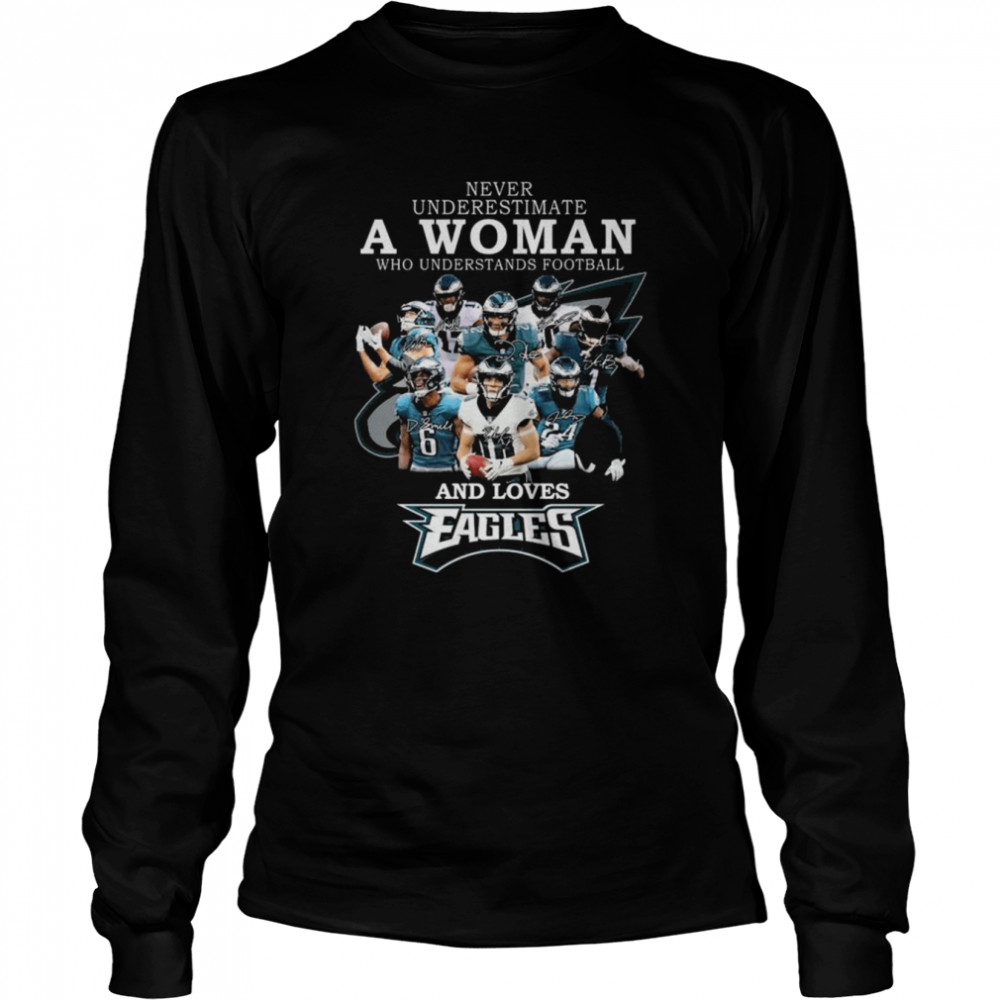 Original official Never underestimate a Woman who understands football and loves Philadelphia Eagles signatures shirt Long Sleeved T-shirt