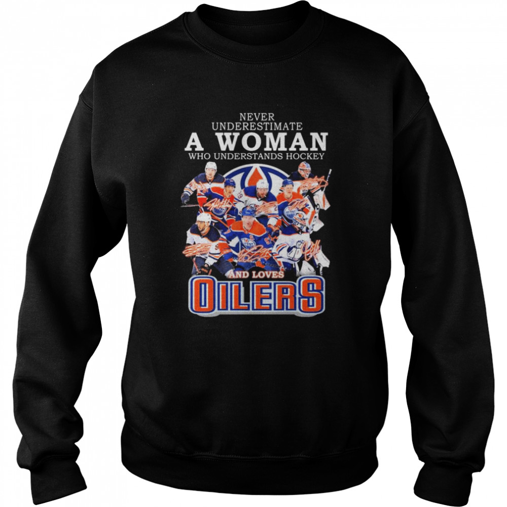 Never underestimate a Woman who understands Hockey and loves Edmonton Oilers team 2022 signatures shirt Unisex Sweatshirt
