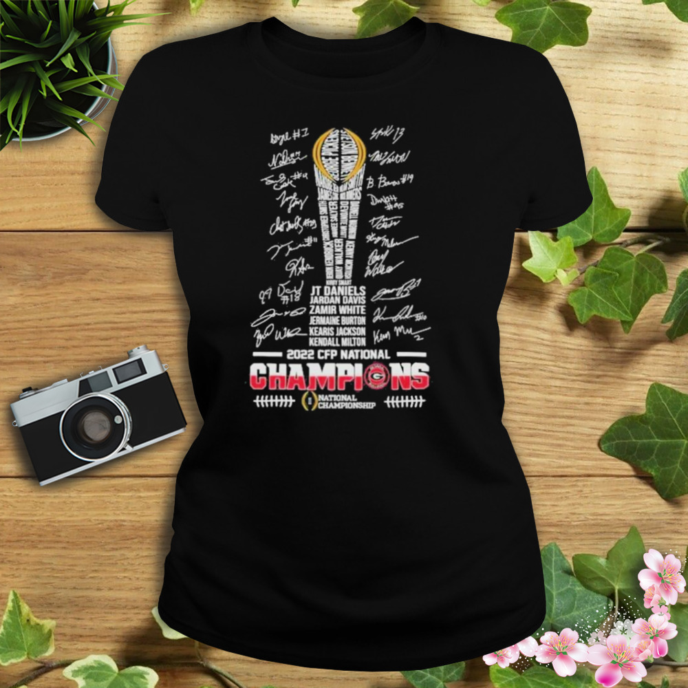 Georgia Bulldogs Team Name 2022 CFP National Champions Signatures Cup Shirt 2 Women's tshirt
