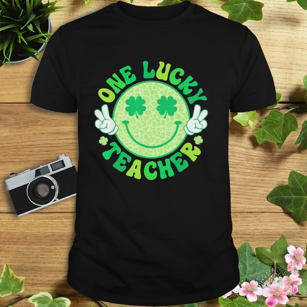 One Lucky Teacher Groovy Smile Face Patrick’s Day Shamrock 2023 Shirt