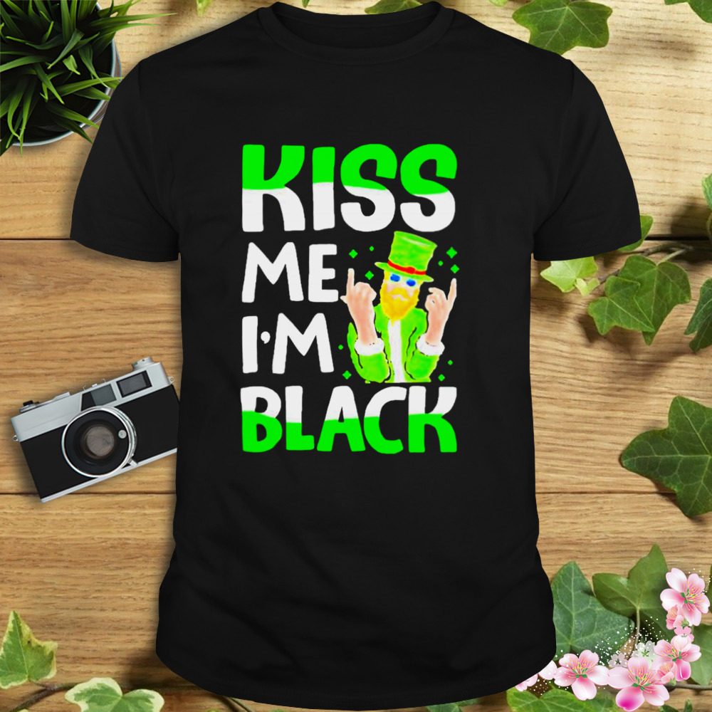 Leprechaun st patrick’s day kiss me I’m T-shirt