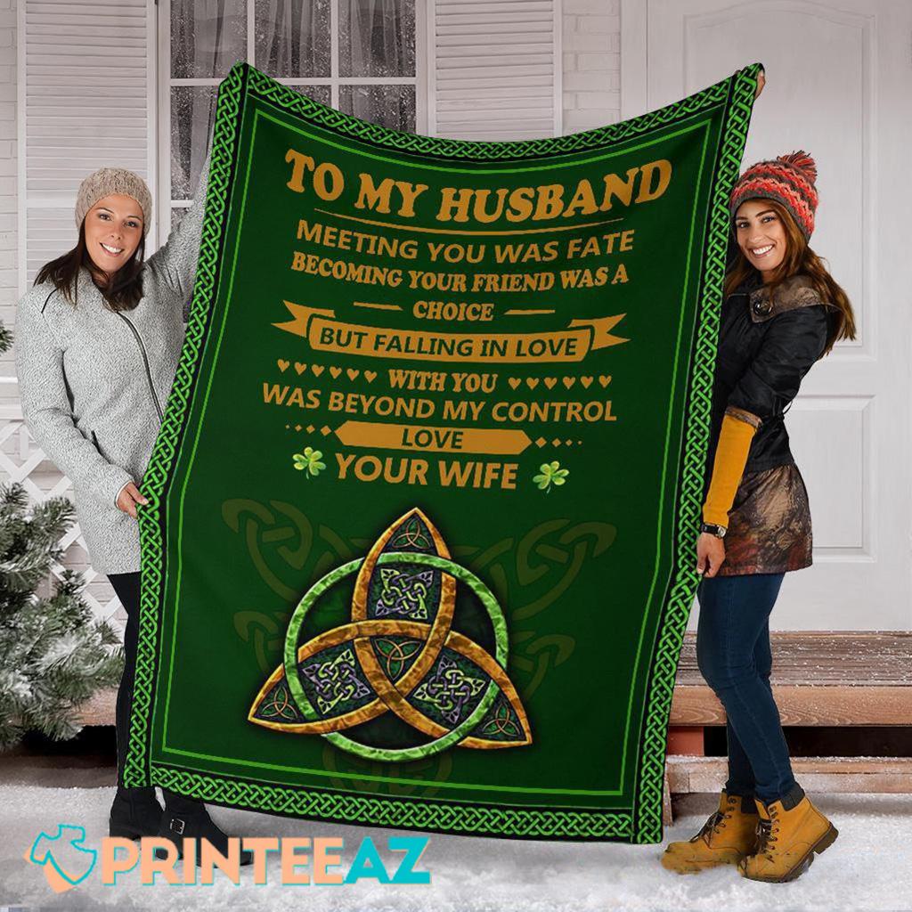 Irish Wife To Husband St Patrick_s Day Fleece Throw Quilt Blanket Green With Shamrocks - PrinteeAZ