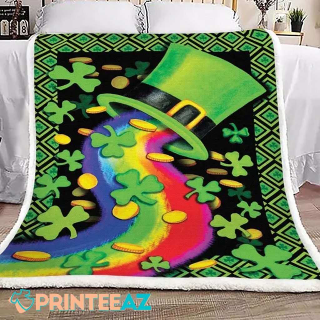 Leprechaun Hat St Patrick_s Day Fleece Throw Quilt Blanket With Rainbow, Shamrocks And Gold Coins - PrinteeAZ