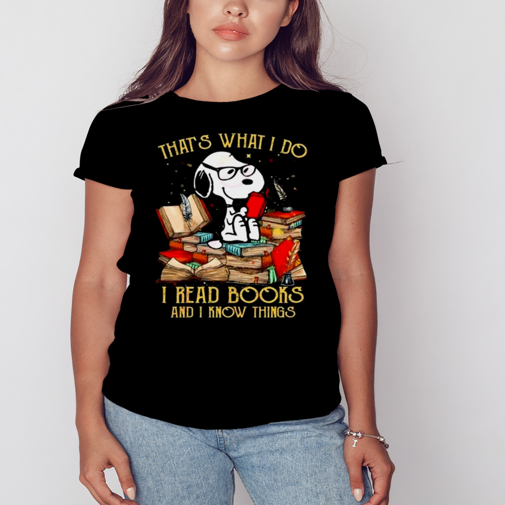 Snoopy That’s What I Do I Read Books And I Know Things 2023 Vintage Shirt 2 Women's tshirt