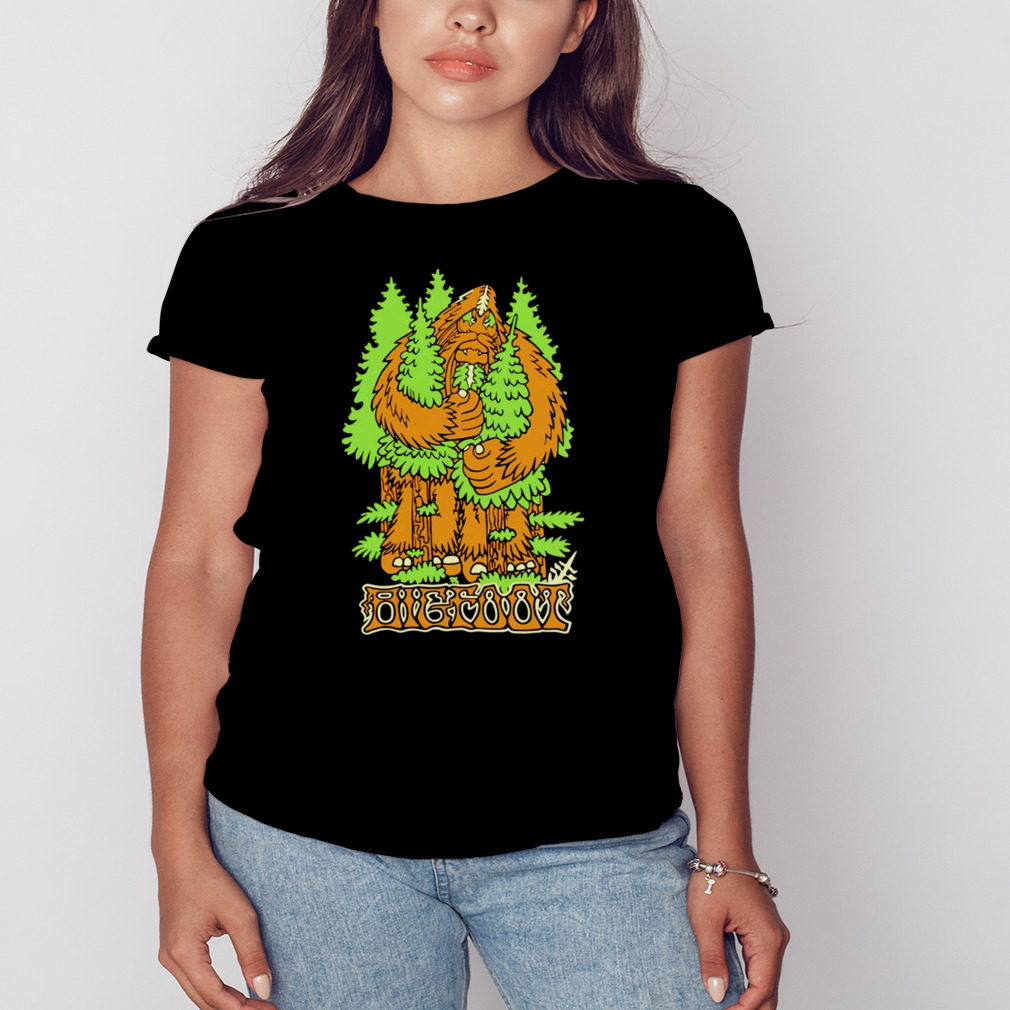 Bigfoot hug tree shirt 2 Women's tshirt