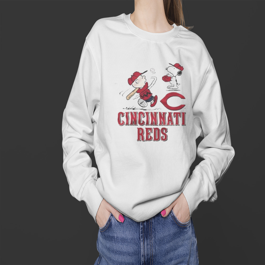 Charlie Brown And Snoopy Playing Baseball Cincinnati Reds Mlb 2023 T-shirt,Sweater,  Hoodie, And Long Sleeved, Ladies, Tank Top