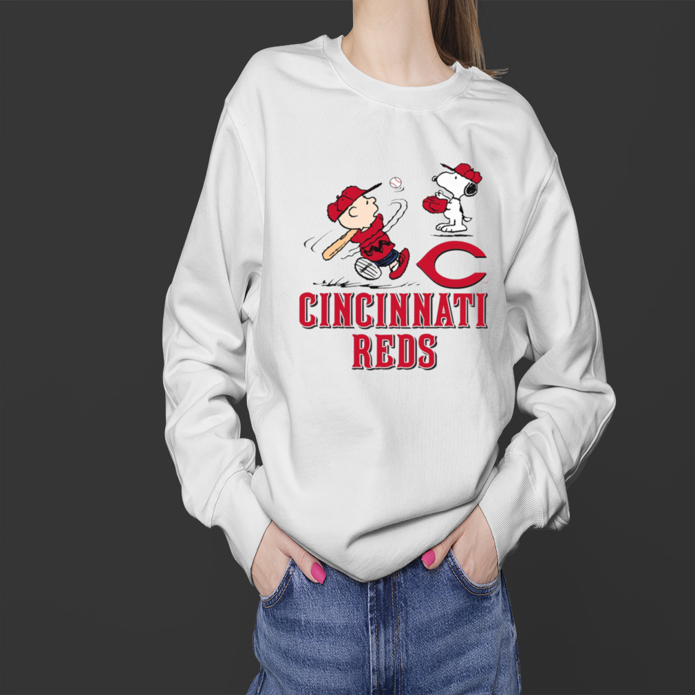 Peanuts Charlie Brown And Snoopy Playing Baseball Cincinnati Reds Shirt -  Peanutstee