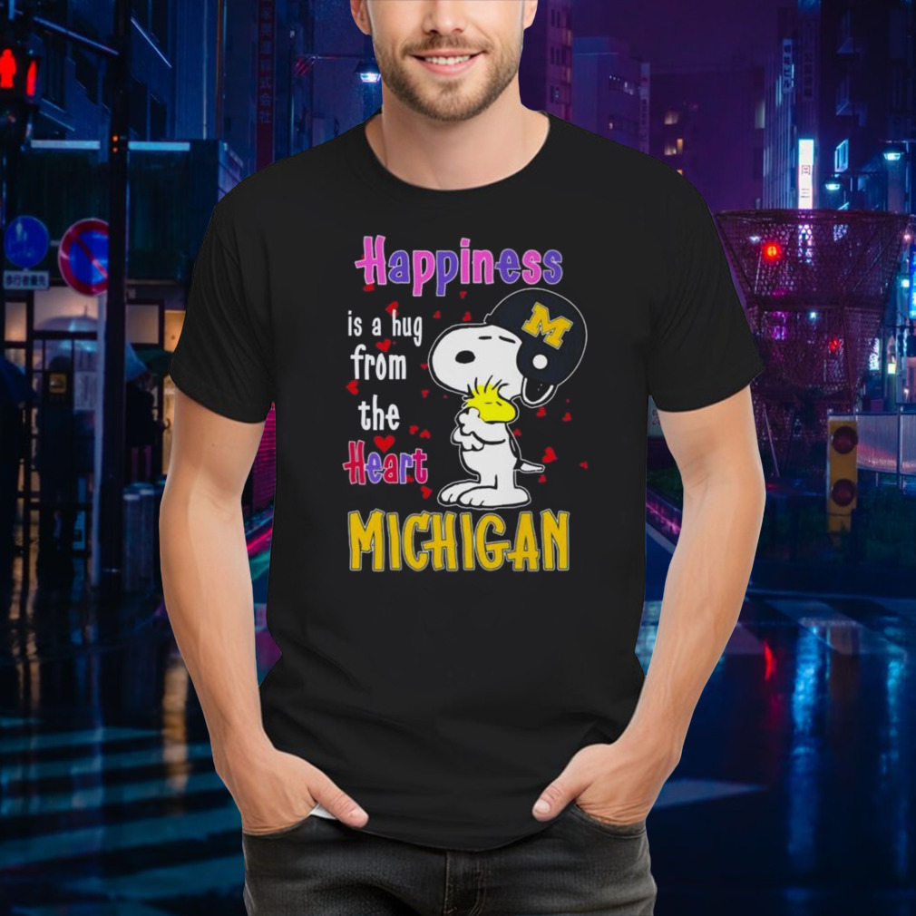 Snoopy And Woodstocks Happiness Is A Hug From The Heart Michigan Wolverines Shirt